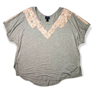 Daytrip Large Short Sleeve V Neck Loose Fit Blouse Grey Pink Flowers